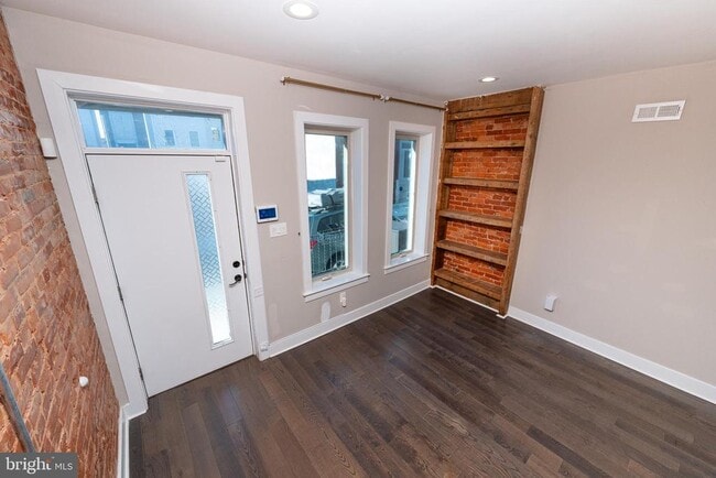 Building Photo - 1443 N Hollywood St