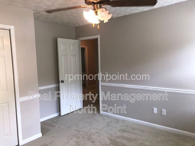 Building Photo - 1565 Maple Ridge Dr