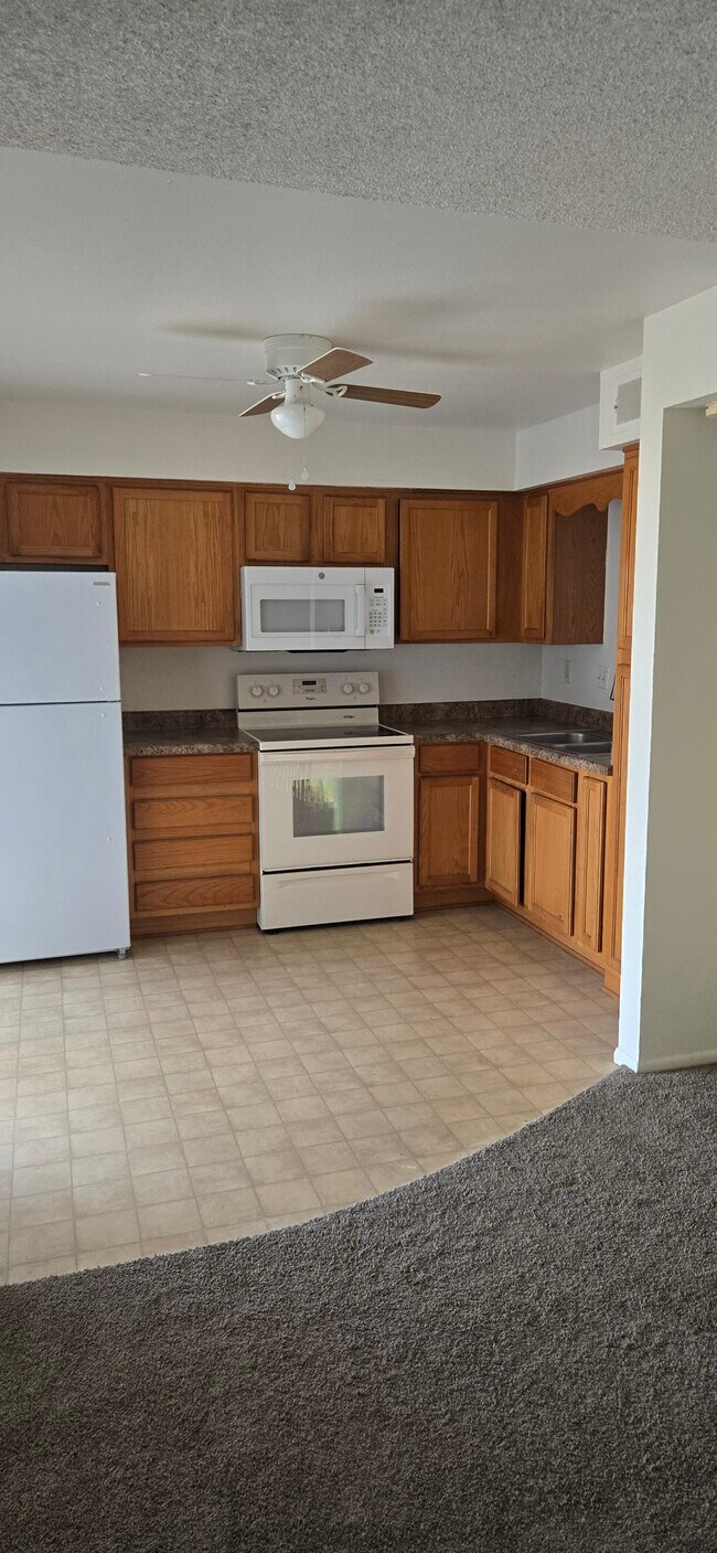 Building Photo - 7913 E Kimsey Ln