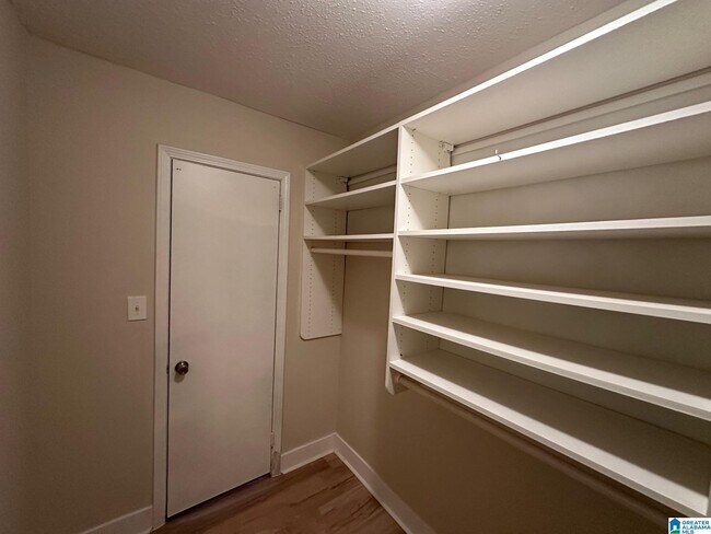 Building Photo - 412 Skyview Dr