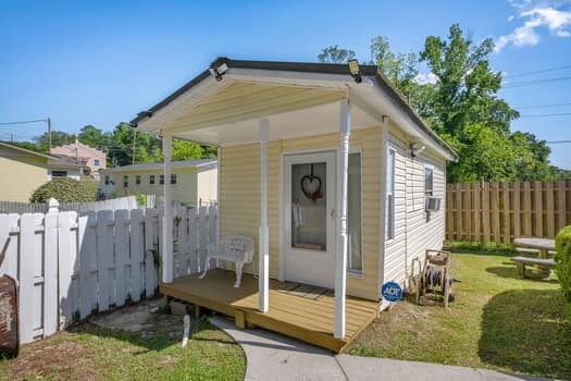 Building Photo - $250 Off Your Second Month's Rent + $250 Referral Bonus | Student-Friendly 3BR Home Minutes from ...