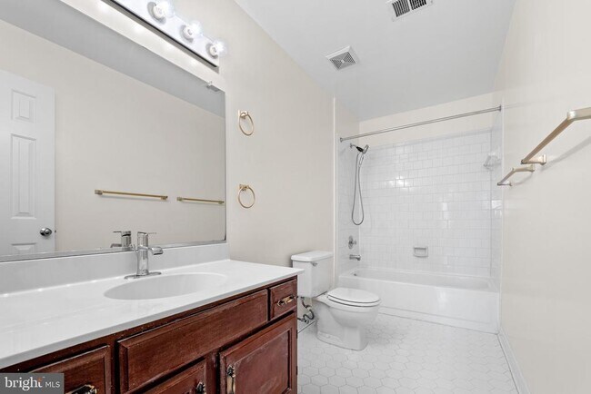 Building Photo - 1130 20th St S