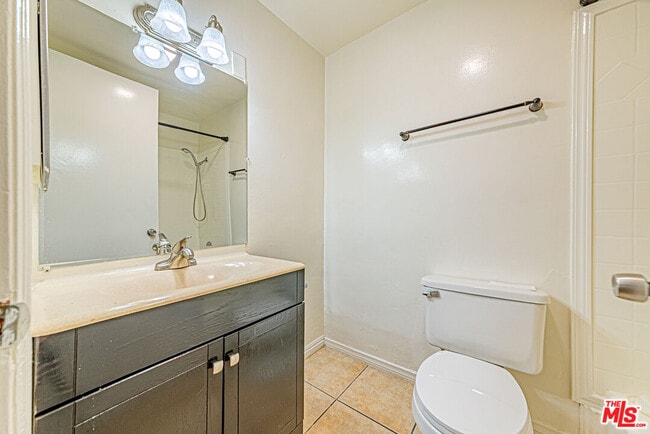 Building Photo - 933 S Manhattan Pl