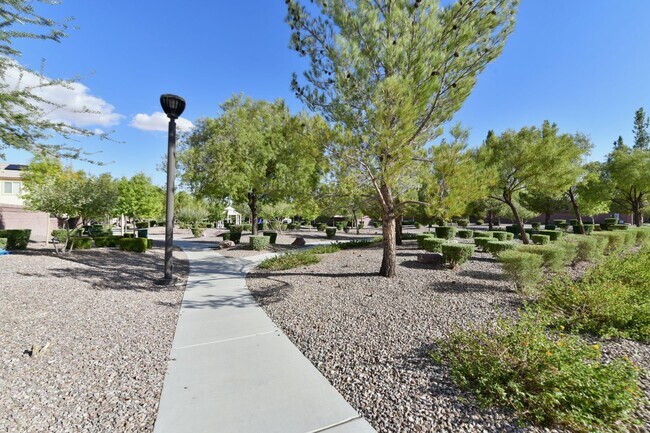 Building Photo - BEAUTIFUL 4BED/3BATH Home w/ 2 Car Garage ...