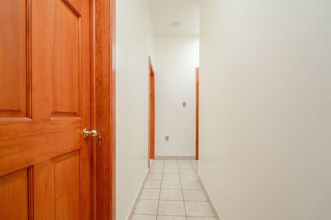 Building Photo - 724 17th St