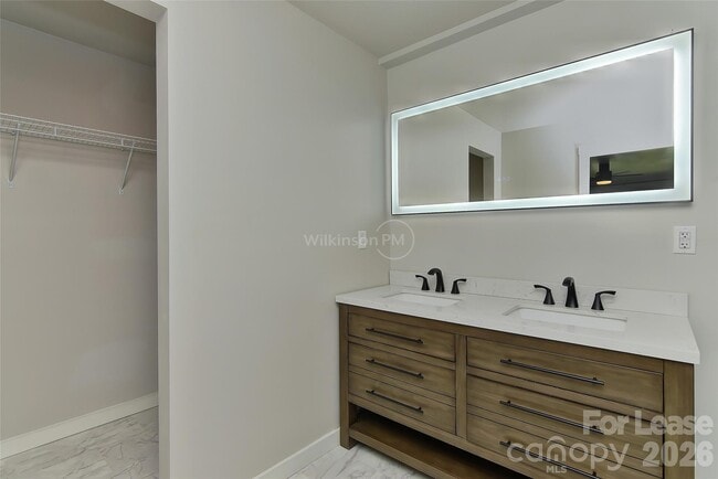 Building Photo - 2105 Highland St