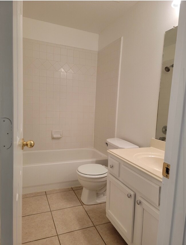 Building Photo - 303 Lazy Ln