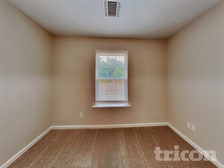 Building Photo - 1049 Octavia Ct