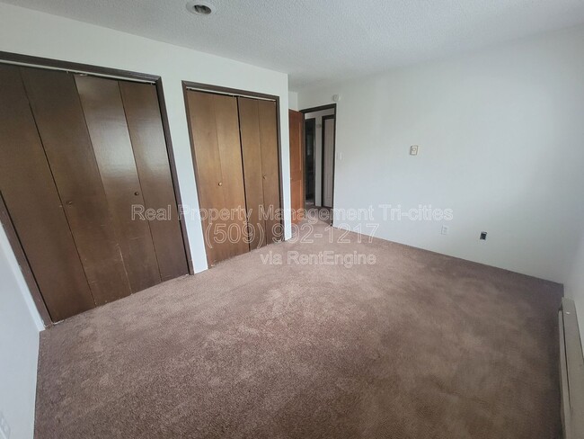 Building Photo - 1102 S Olympia Pl