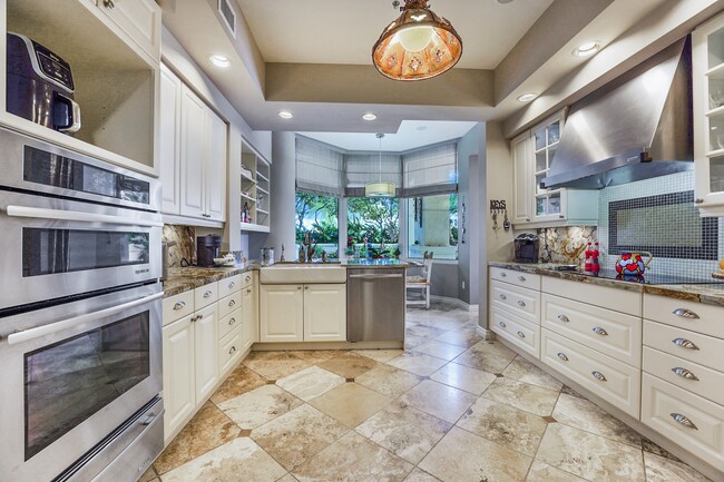 Building Photo - 13611 Deering Bay Dr