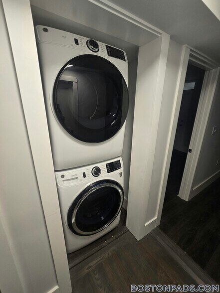 Building Photo - 118 Marginal St