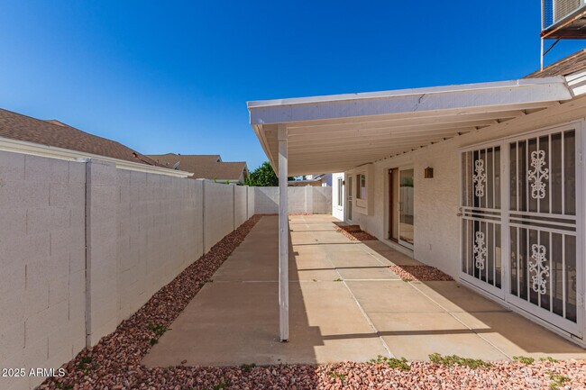 Building Photo - 3329 E Siesta Ln