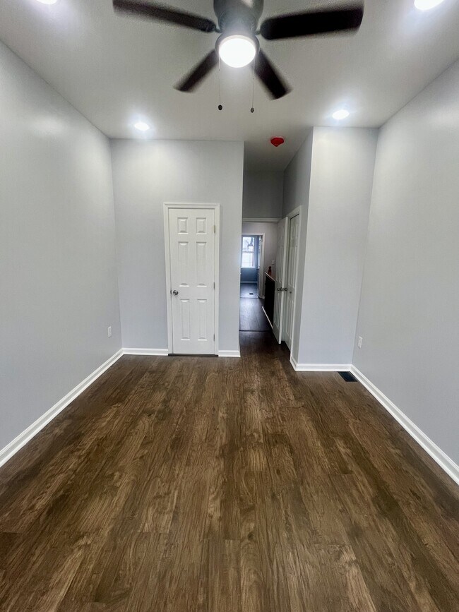 Building Photo - 808 N Streeper St