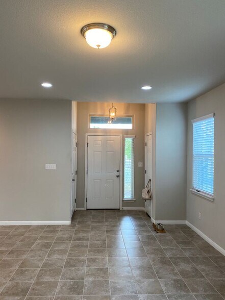 Building Photo - 212 Callahan Ln