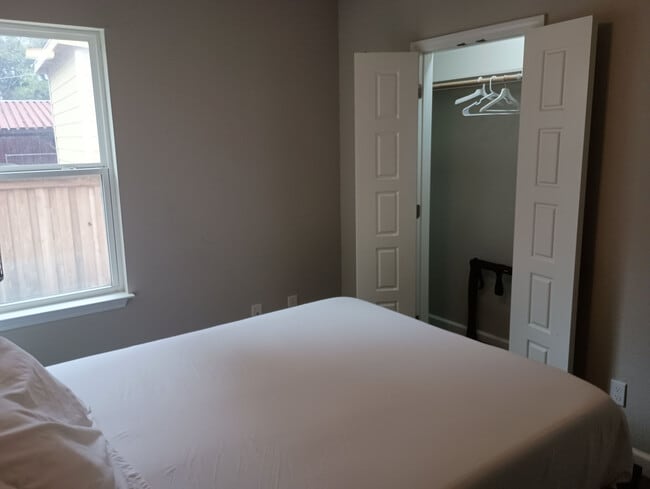 Building Photo - Room in House on Mississippi