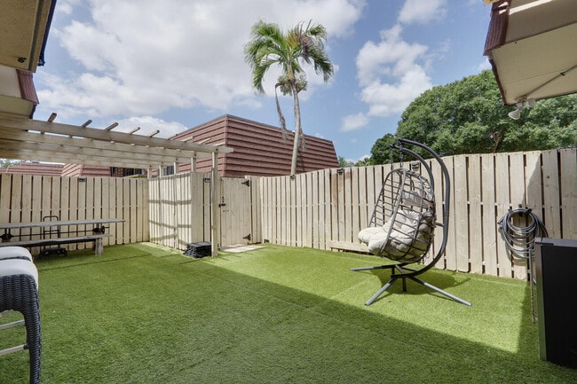 Building Photo - 1614 16th Ln