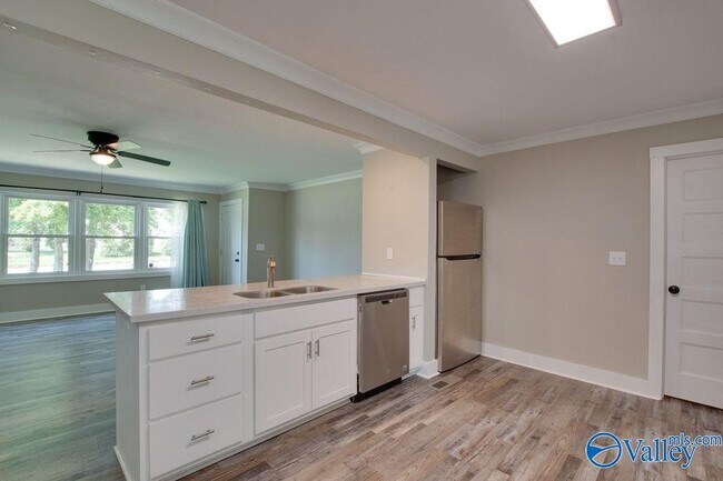 Building Photo - 213 Drake Ave SW