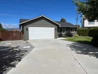 Building Photo - Beautiful 3 bed/2 bath home with garage, a/c and private covered patio!