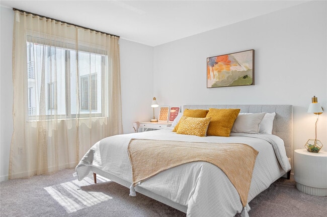 Building Photo - 200 NE 1st Ave