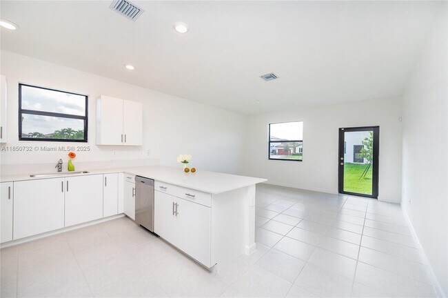 Building Photo - 11856 SW 241 Ter