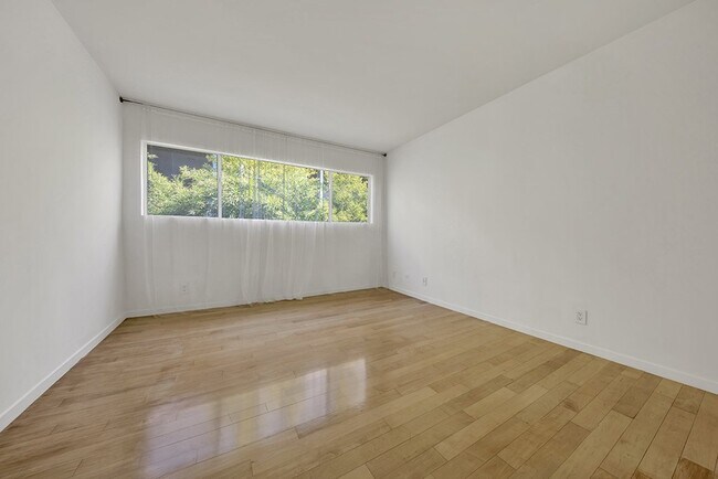 Building Photo - 1147 N Clark St