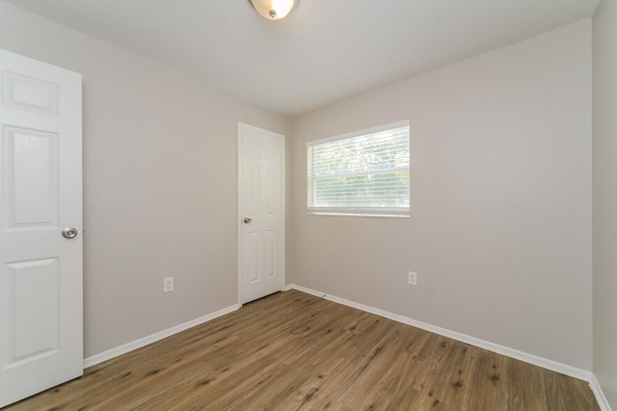 Building Photo - 309 Vaniman Ave