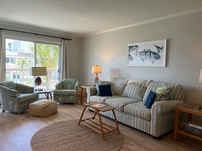 Building Photo - 1BR/1BA Newly Renovated Canal front Condo on Venice Island