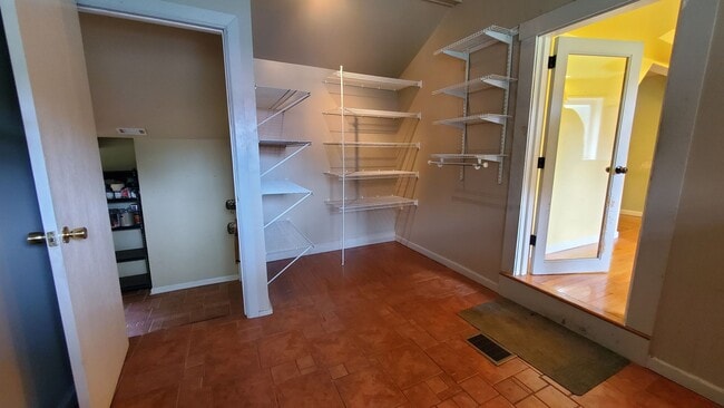 Building Photo - 4 Bedroom House for Rent