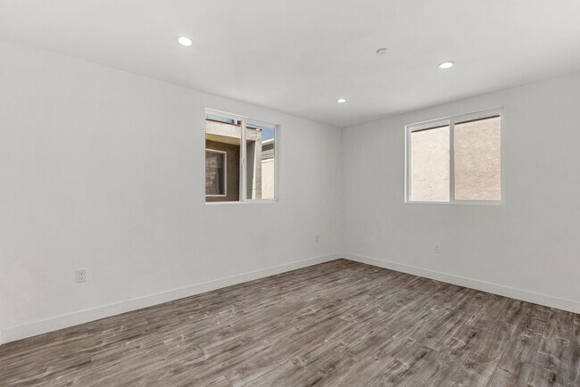 Building Photo - 10853 Hartsook St