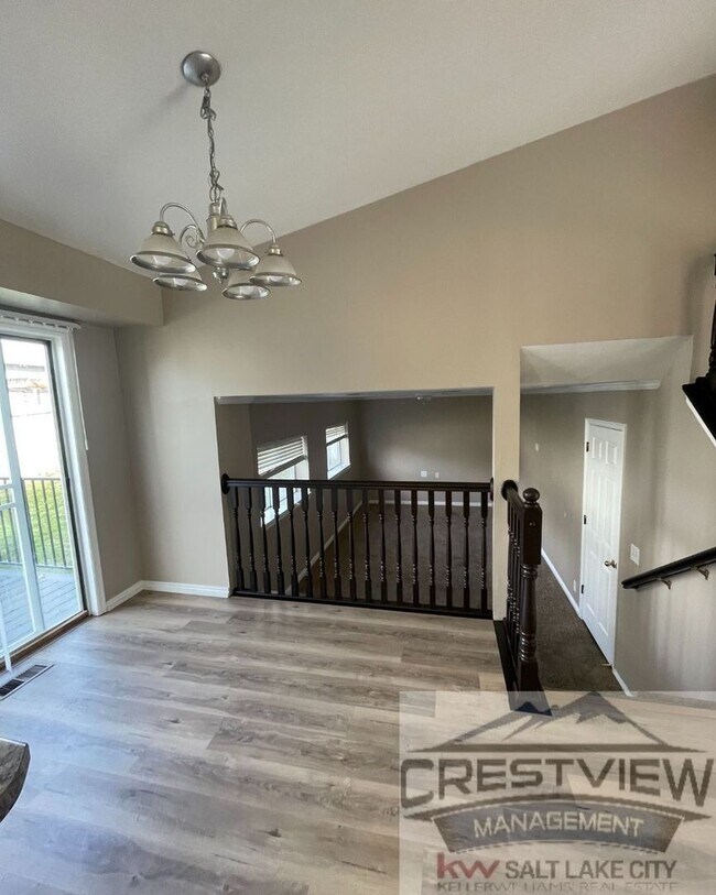 Building Photo - Must See!! 4 bedrooms 2 baths house in Layton!