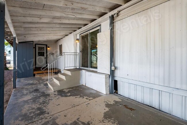 Building Photo - COZY & SPACIOUS