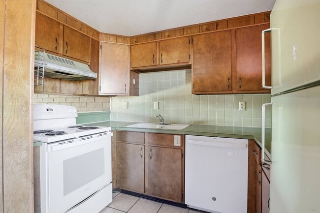 Building Photo - 500 NE 15th St