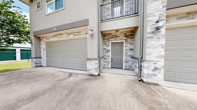 Building Photo - 3519 Summerway Dr