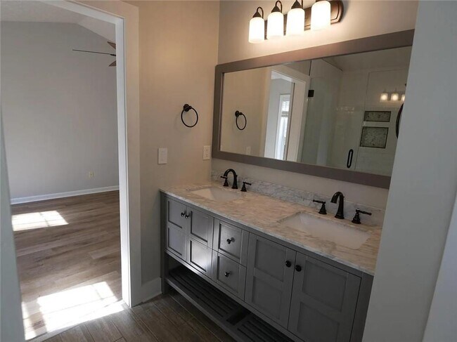 Building Photo - 5440 Windcrest Ln