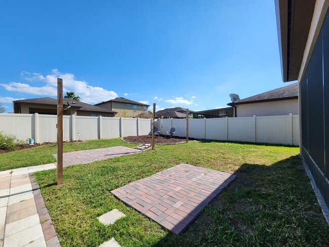 Building Photo - Gorgeous 4-Bedroom, 2.5-Bathroom Home in R...