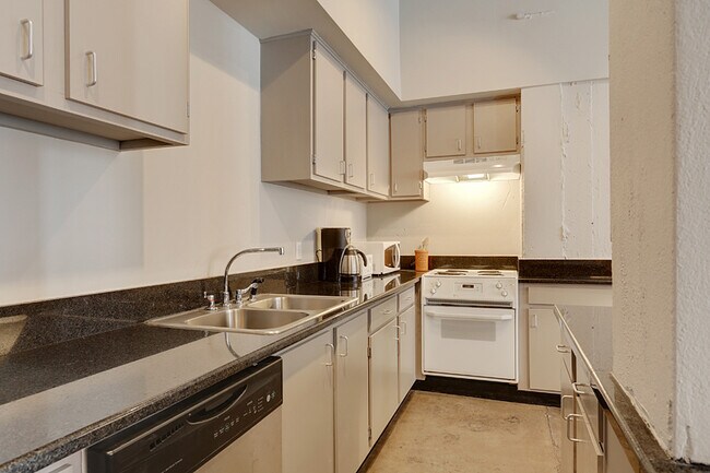 Building Photo - 441 Gravier St