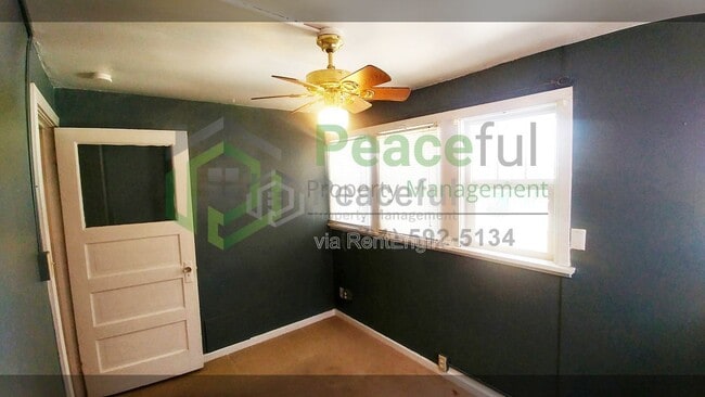 Building Photo - 217 D St E