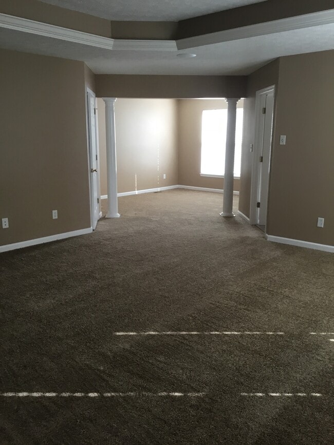 Building Photo - 5573 Woodmansee Way