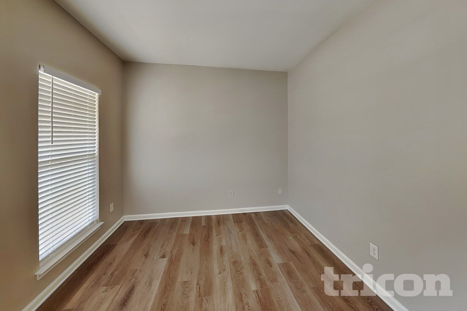 Building Photo - 1002 Hollingdale Ct