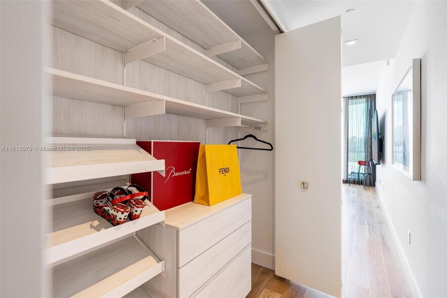 Building Photo - 16901 Collins Ave