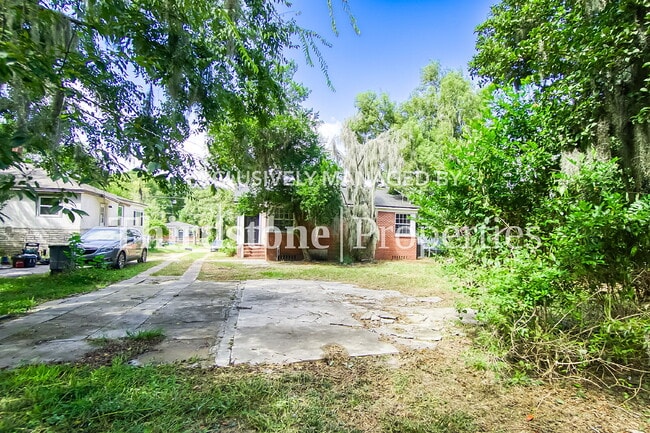 Building Photo - 8057 Oakwood St