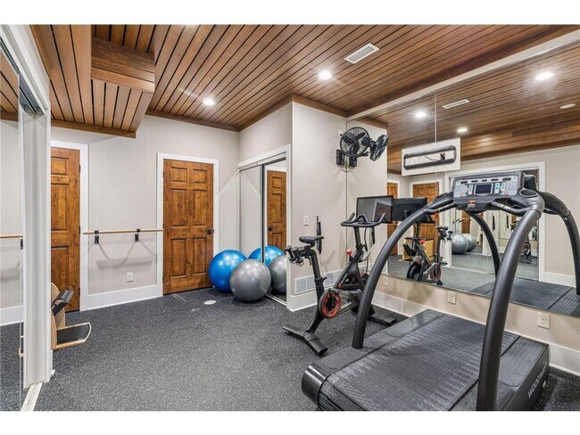 Building Photo - 15700 Portico Dr
