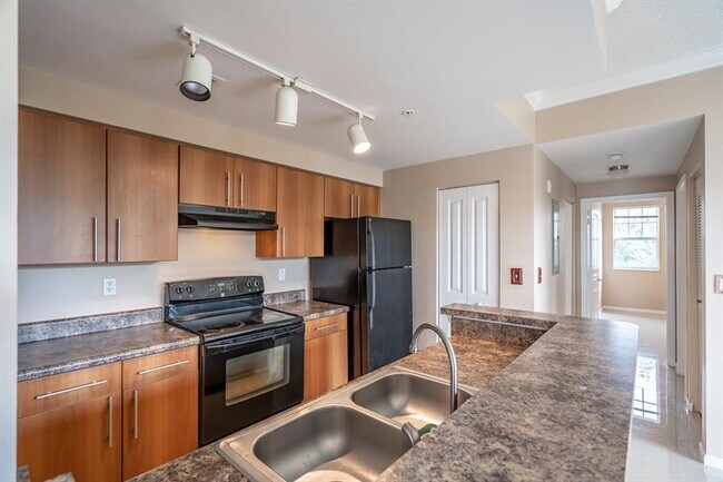 Building Photo - 5800 W Sample Rd