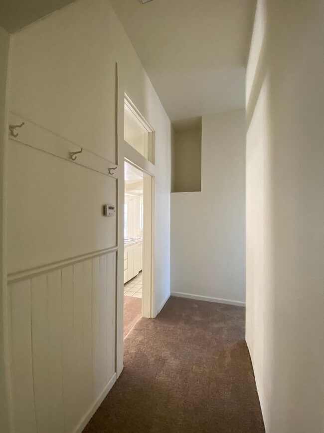 Building Photo - 190 W K St