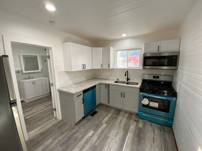 Building Photo - CHARMING UDPATED 2 BED 1 BATH CAPITOL HILL HOUSE IS A MUST SEE!!