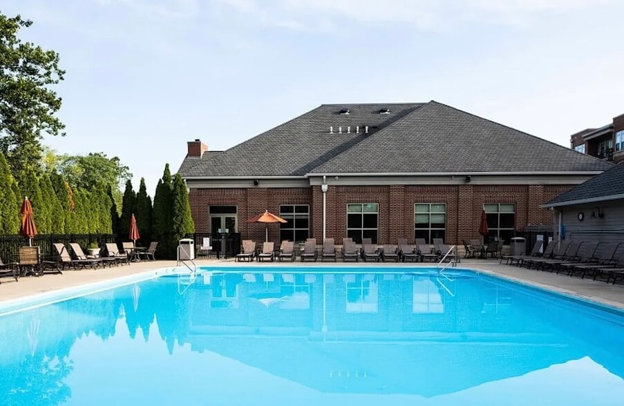 Swimming Pool - 953 Ingleside Ave