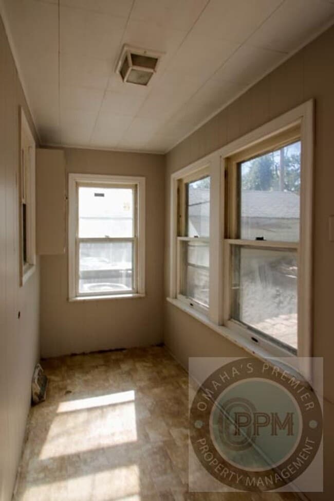 Building Photo - Spacious 4bd/2Ba Home