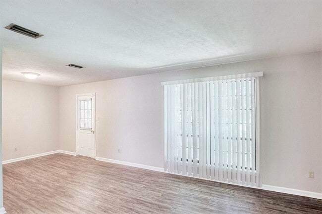 Building Photo - 671 Holyoke Ct