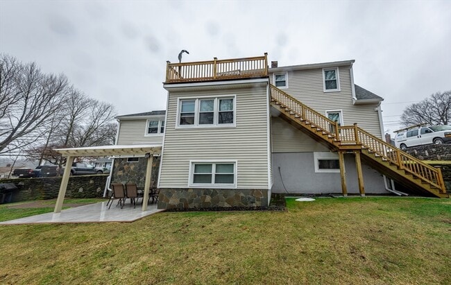 Building Photo - 32 Farmington St