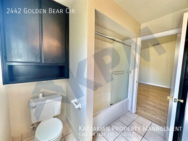 Building Photo - Single Story 3 Bedroom 2 Bath Golden Bear ...